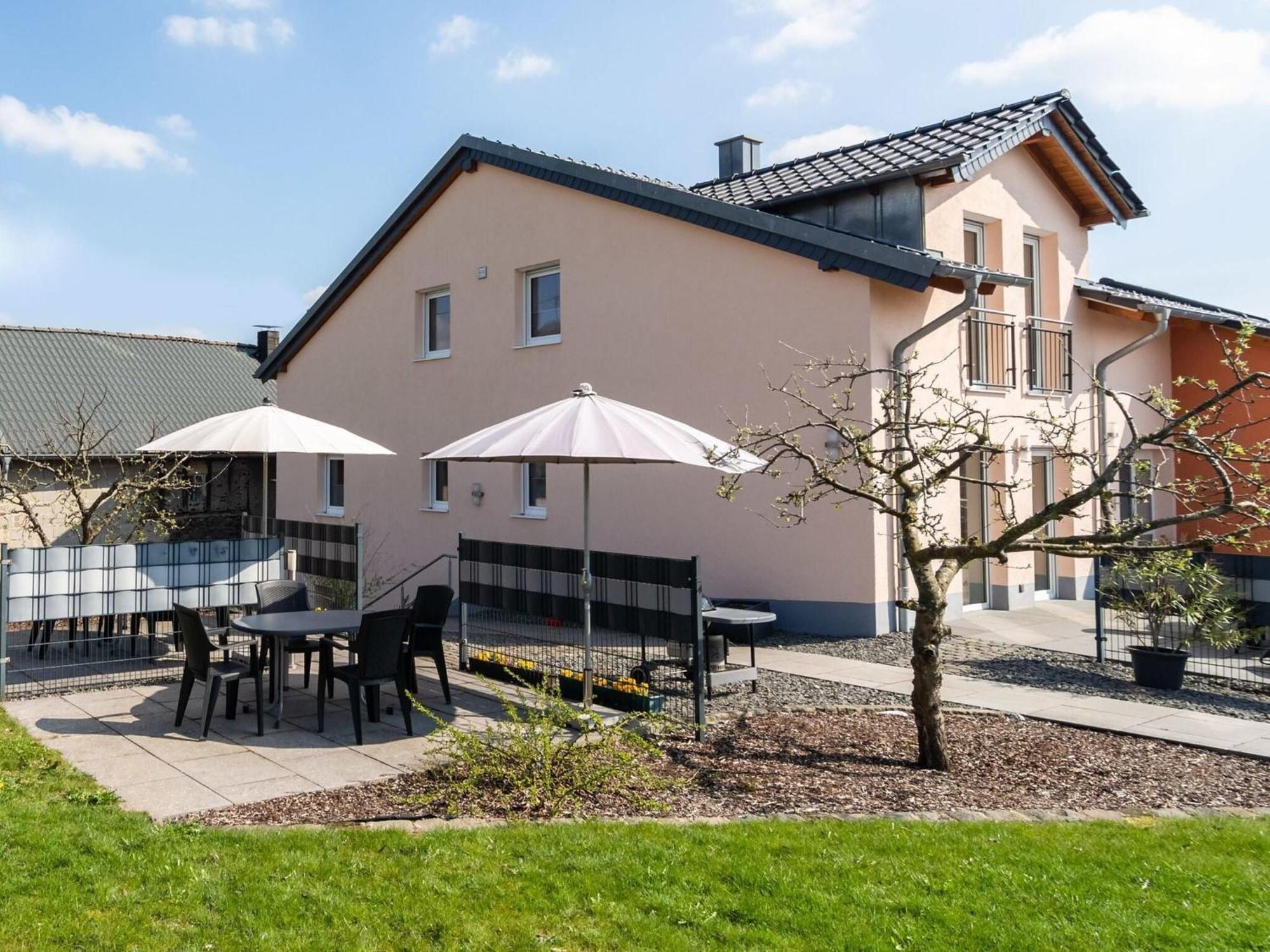 Lovely Modern Apartment With Private Terrace Ellscheid エクステリア 写真