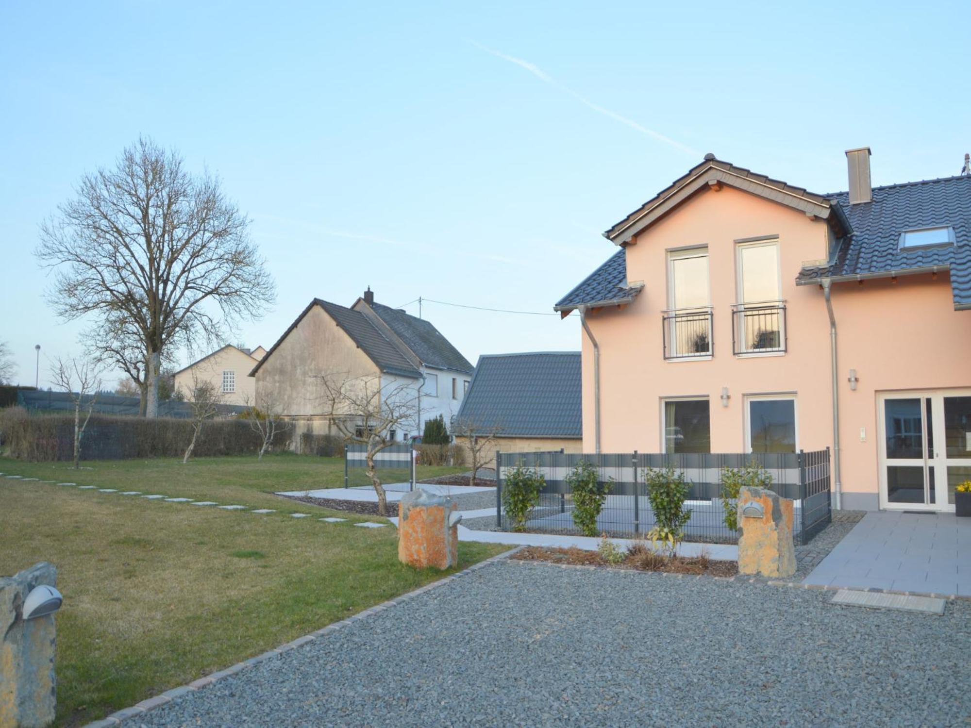 Lovely Modern Apartment With Private Terrace Ellscheid エクステリア 写真