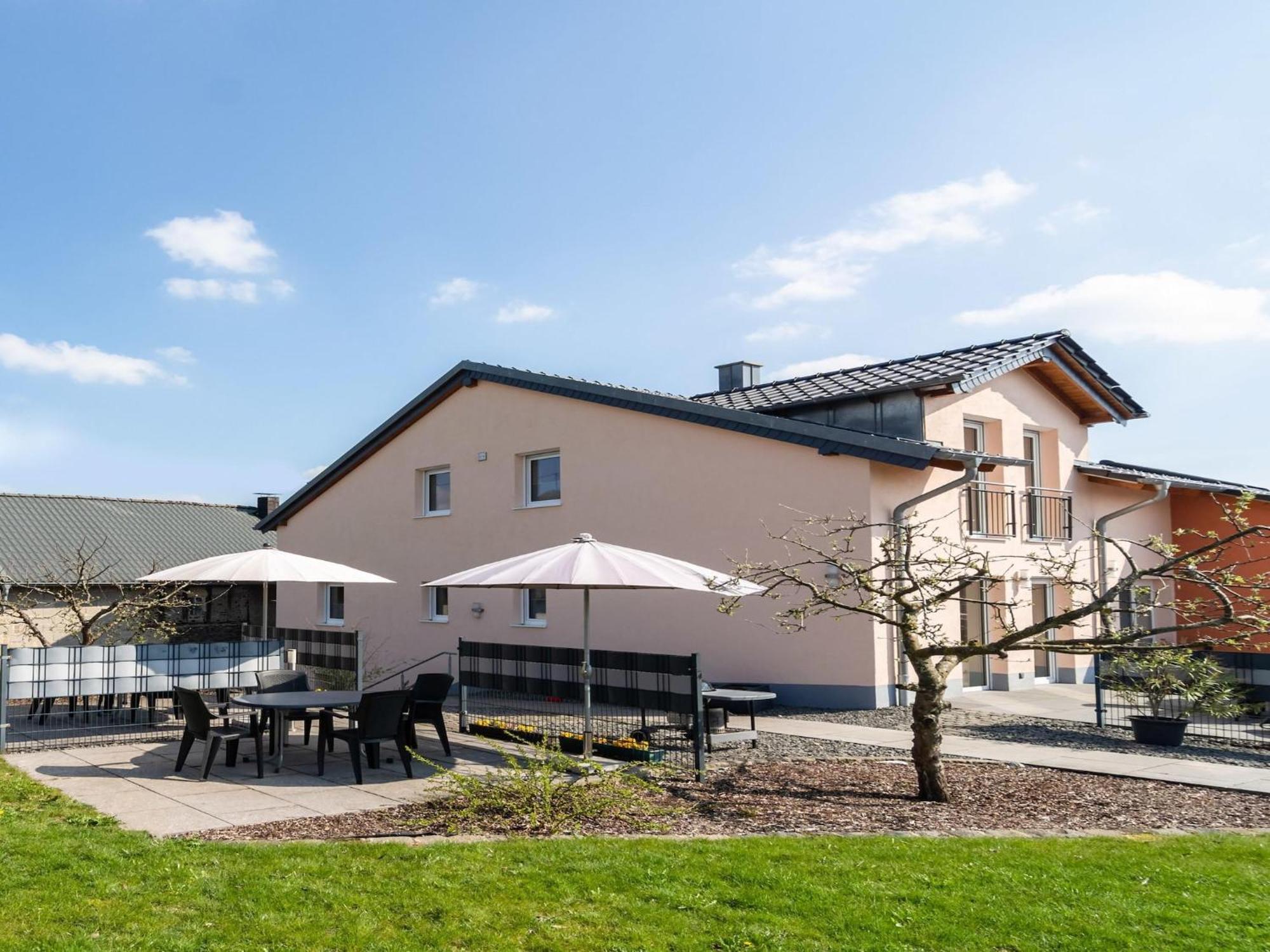 Lovely Modern Apartment With Private Terrace Ellscheid エクステリア 写真